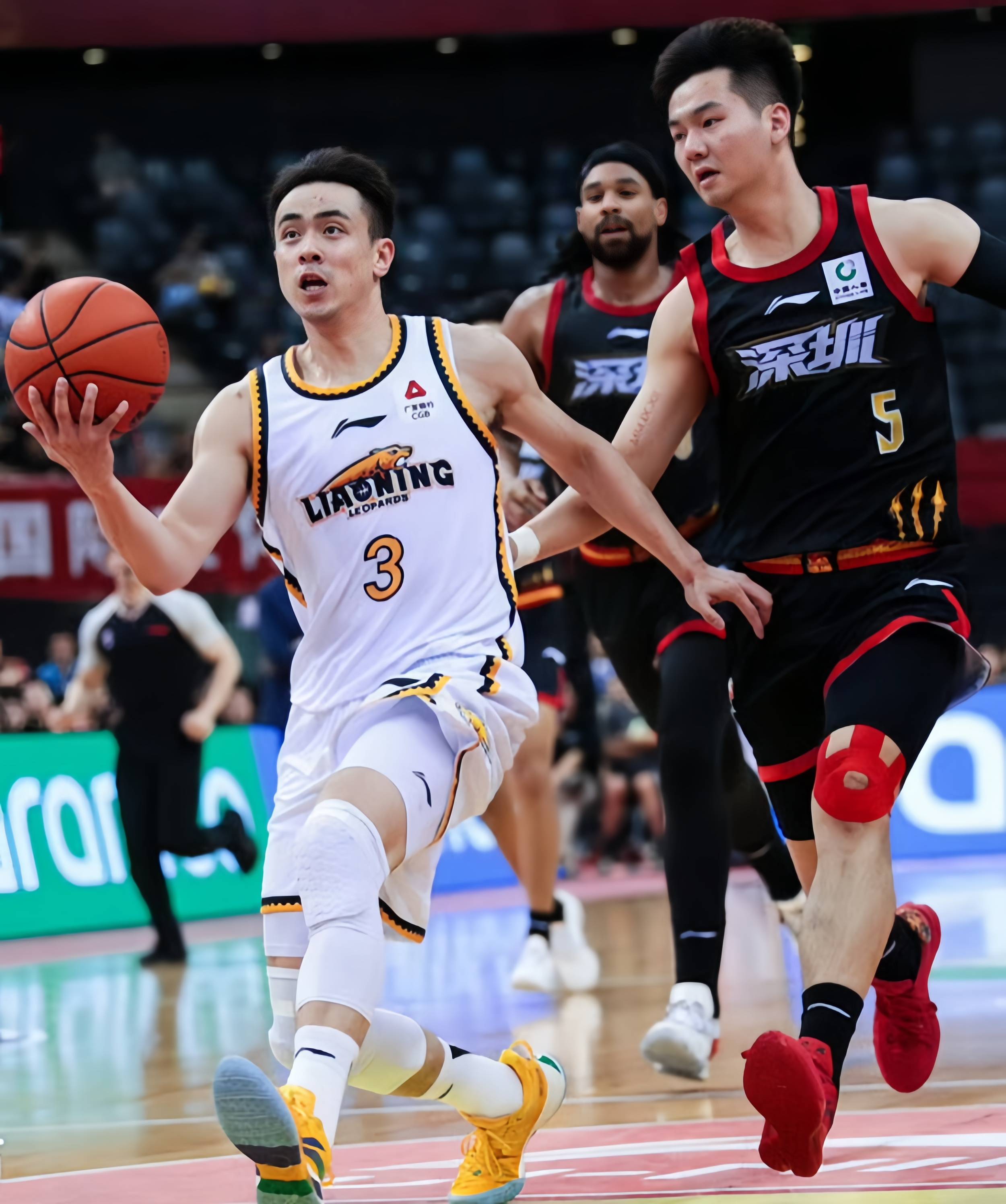 辽宁本钢训练开放日，国际比赛日篮板制胜引欢呼，CBA季后赛在即，赛程密集仍需轮换的简单介绍-九游云游戏网页版